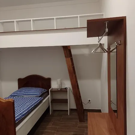 Litohlavy 17 - Na Samote U Lesa Pensión Králŭv Dvŭr