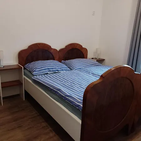 Litohlavy 17 - Na Samote U Lesa Králŭv Dvŭr