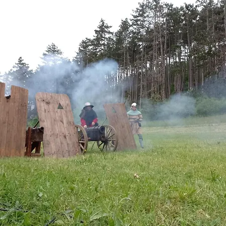 Litohlavy 17 - Na Samote U Lesa