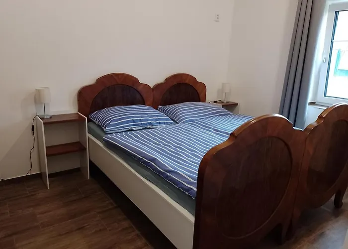 Litohlavy 17 - Na Samote U Lesa Králŭv Dvŭr